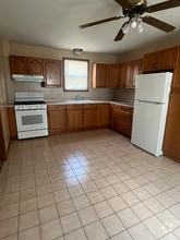 Building Photo - 35 Hoadley St