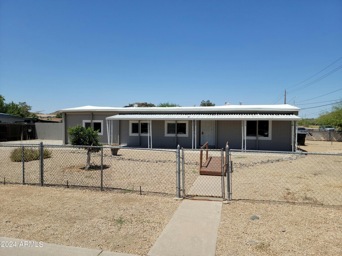 Primary Photo - 2749 E Beardsley Rd