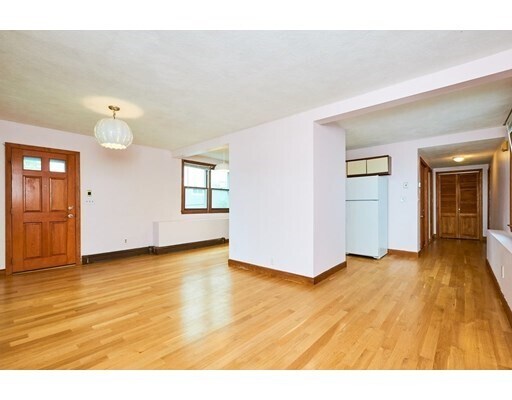 Building Photo - 27 Beachview Rd