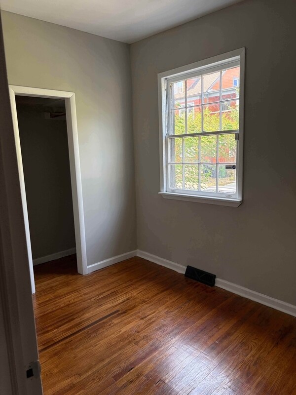 Foto del edificio - 321 W Delavan Ave