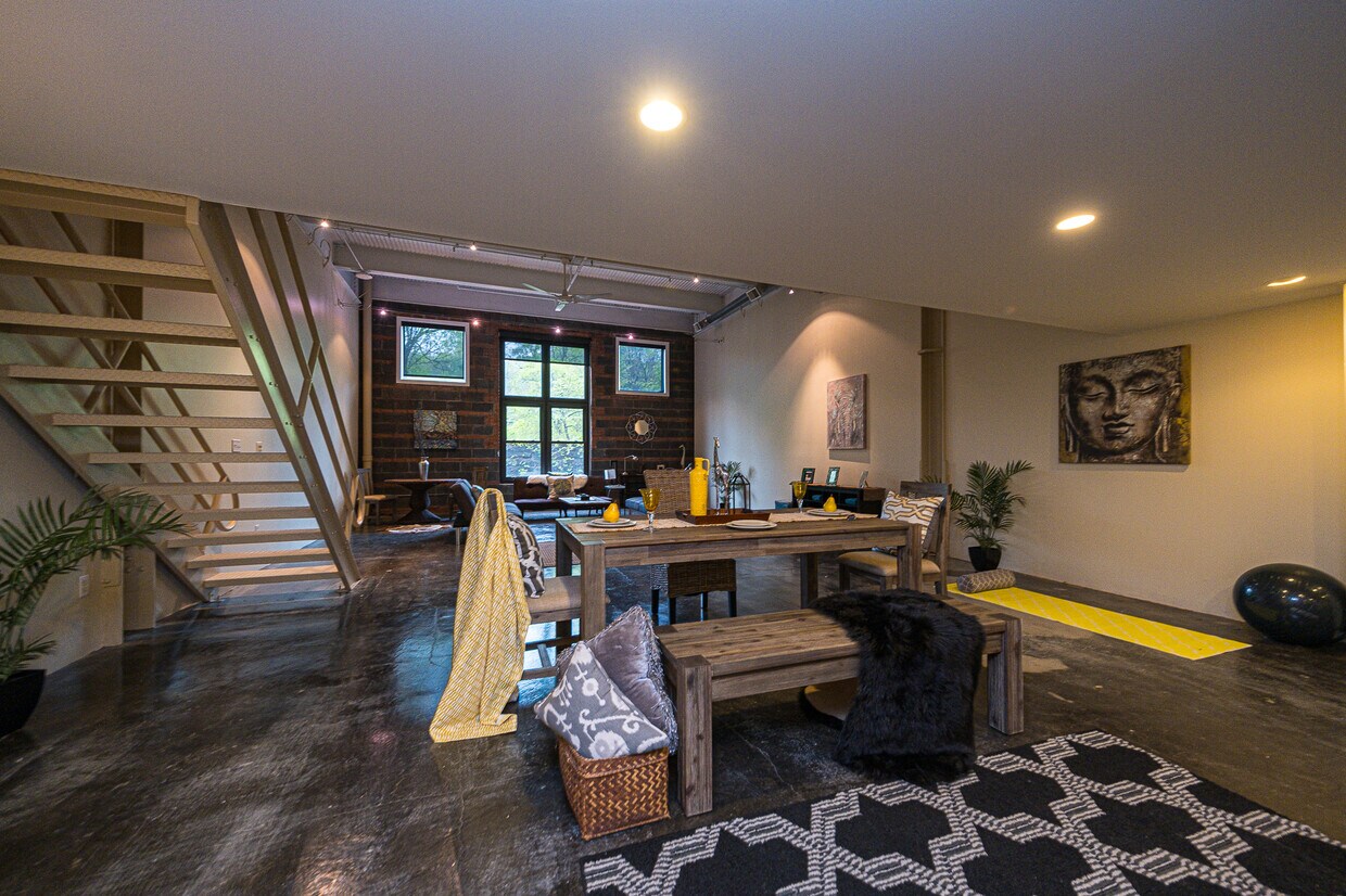 Entering loft - 2250 Mary St