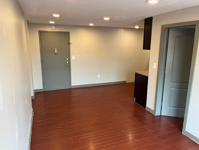 Building Photo - 32 Cook Ave