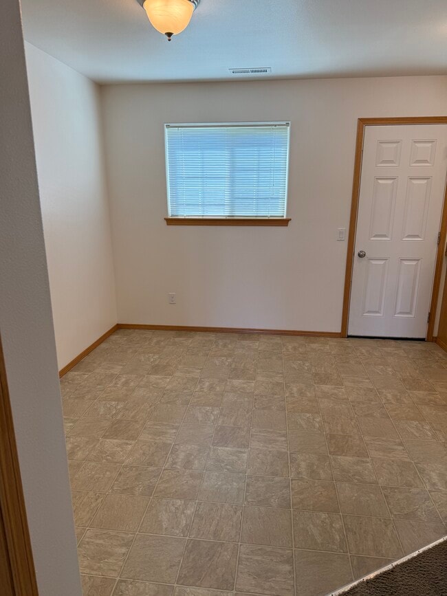 Building Photo - 1050 N Alvin Ct