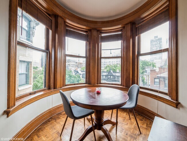 Foto del edificio - 2800 N Pine Grove Ave