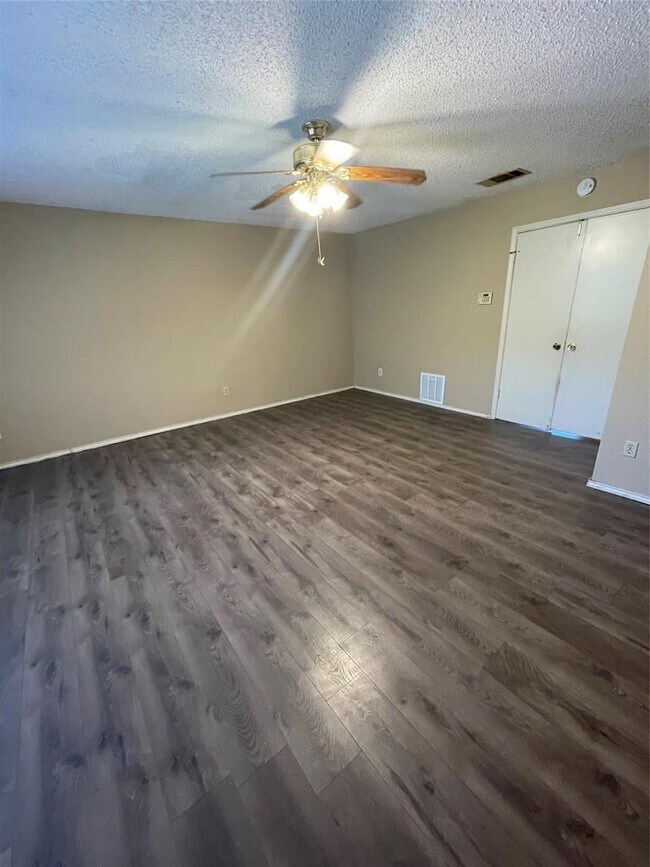 Foto del edificio - 13912 Conner Downs Dr