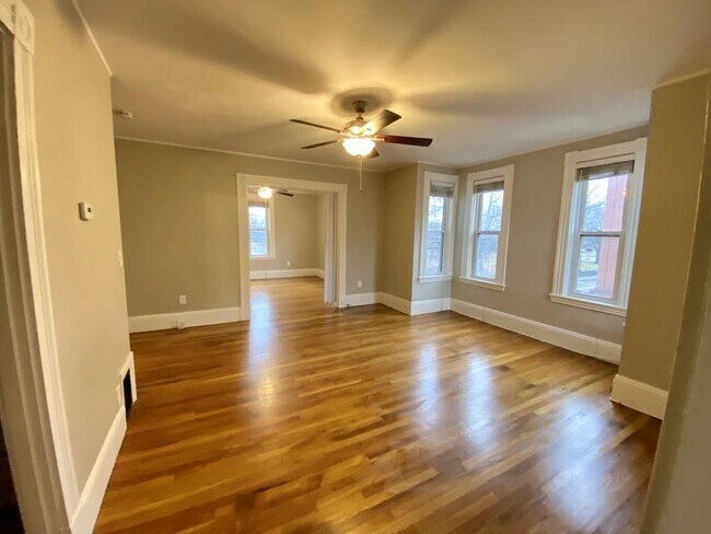 Building Photo - 115-117 Medford St