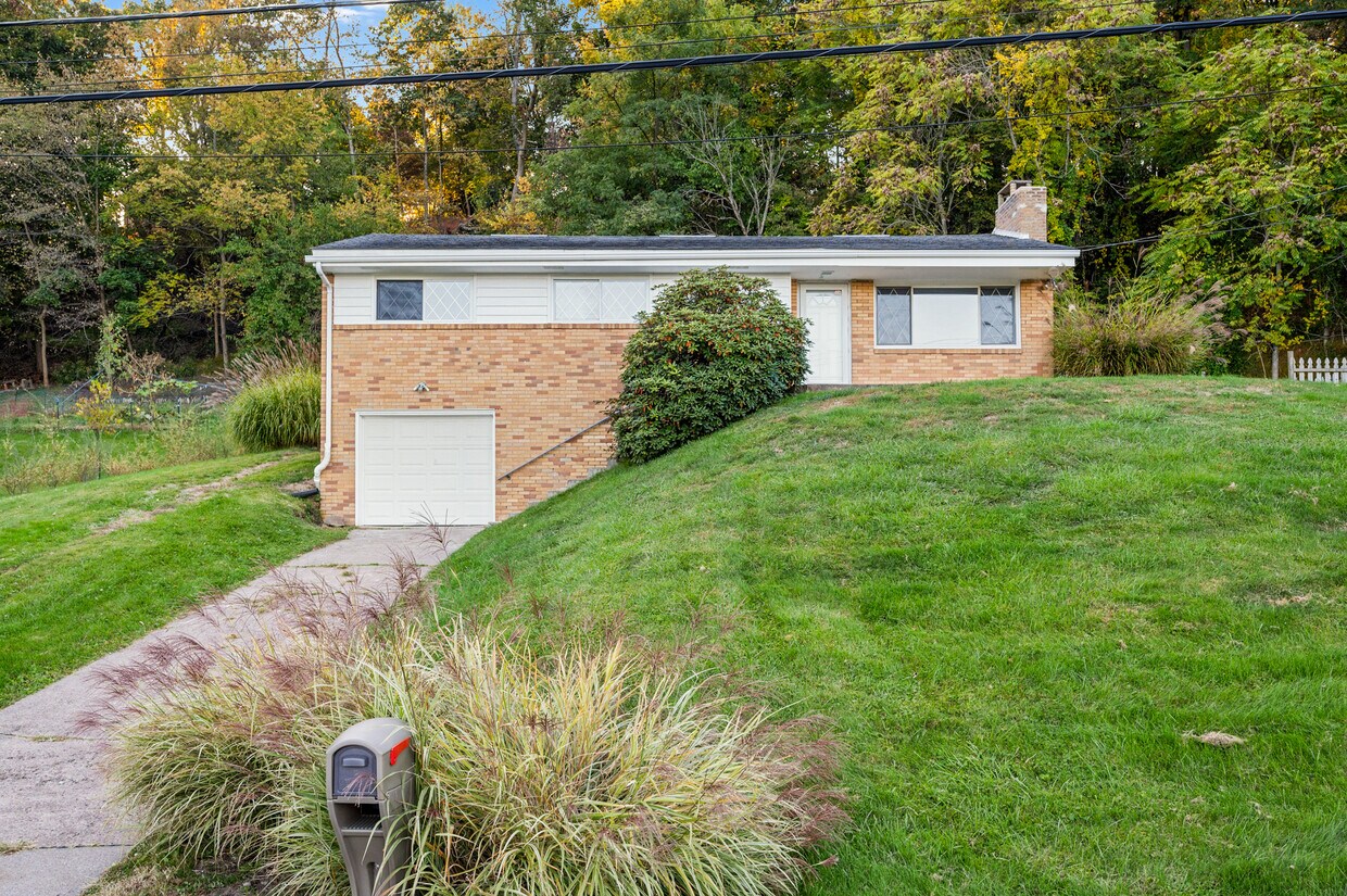 3925 Green Valley Dr, Glenshaw, PA 15116 House Rental in Glenshaw, PA