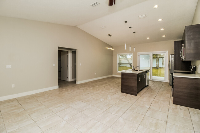 Building Photo - 970 E Gaucho Cir