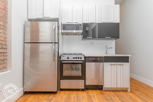 Foto del edificio - 1468 Bushwick Ave