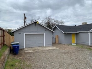 Building Photo - 1745 Pleasant St