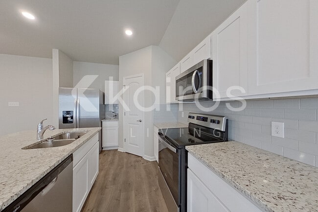 Building Photo - 129 SANTIAGO COURT