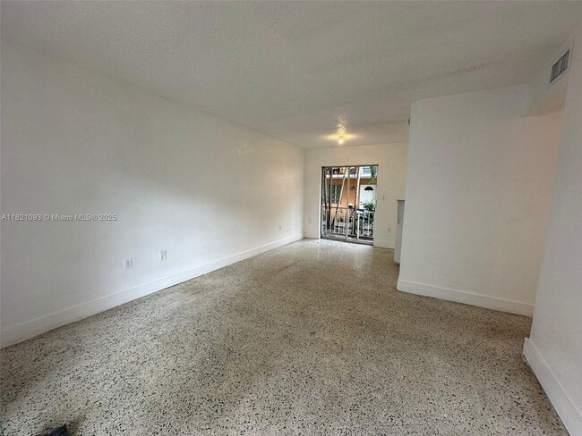 Building Photo - 921 SW 7th St