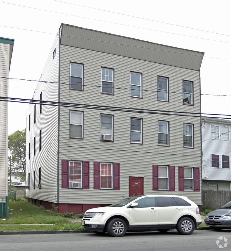 Primary Photo - 220 Trumbull St