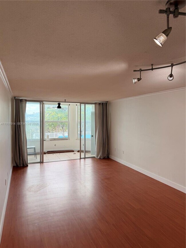 Foto del edificio - 1351 NE 191st St