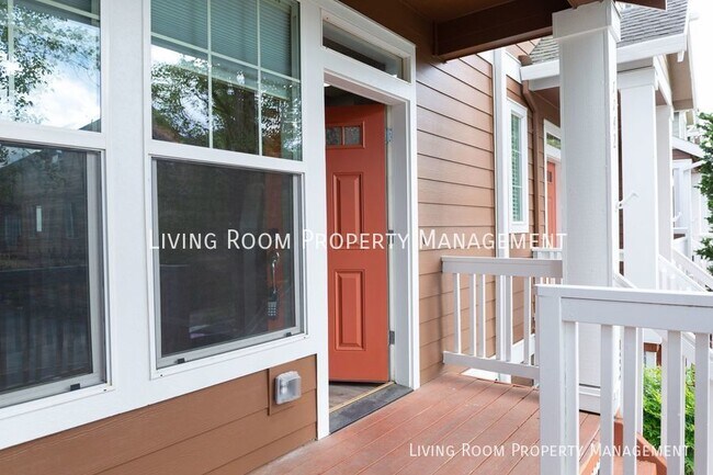 Building Photo - Modern Townhome with an Attached Garage & ...