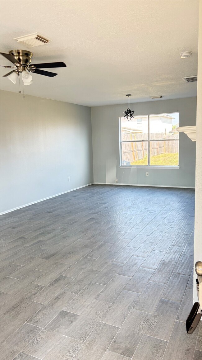 Foto del edificio - 4115 Geronimo Lake Dr