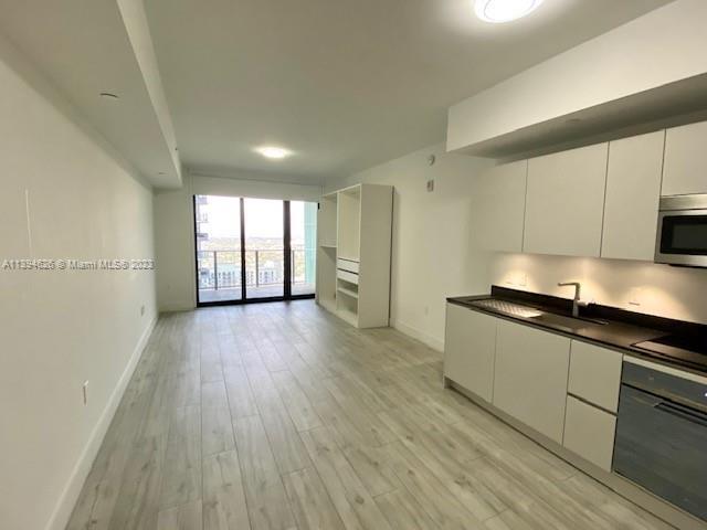 Building Photo - 1010 Brickell Ave