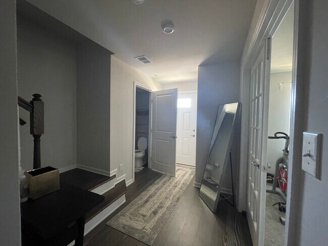 Building Photo - 201 Bamboo Dr