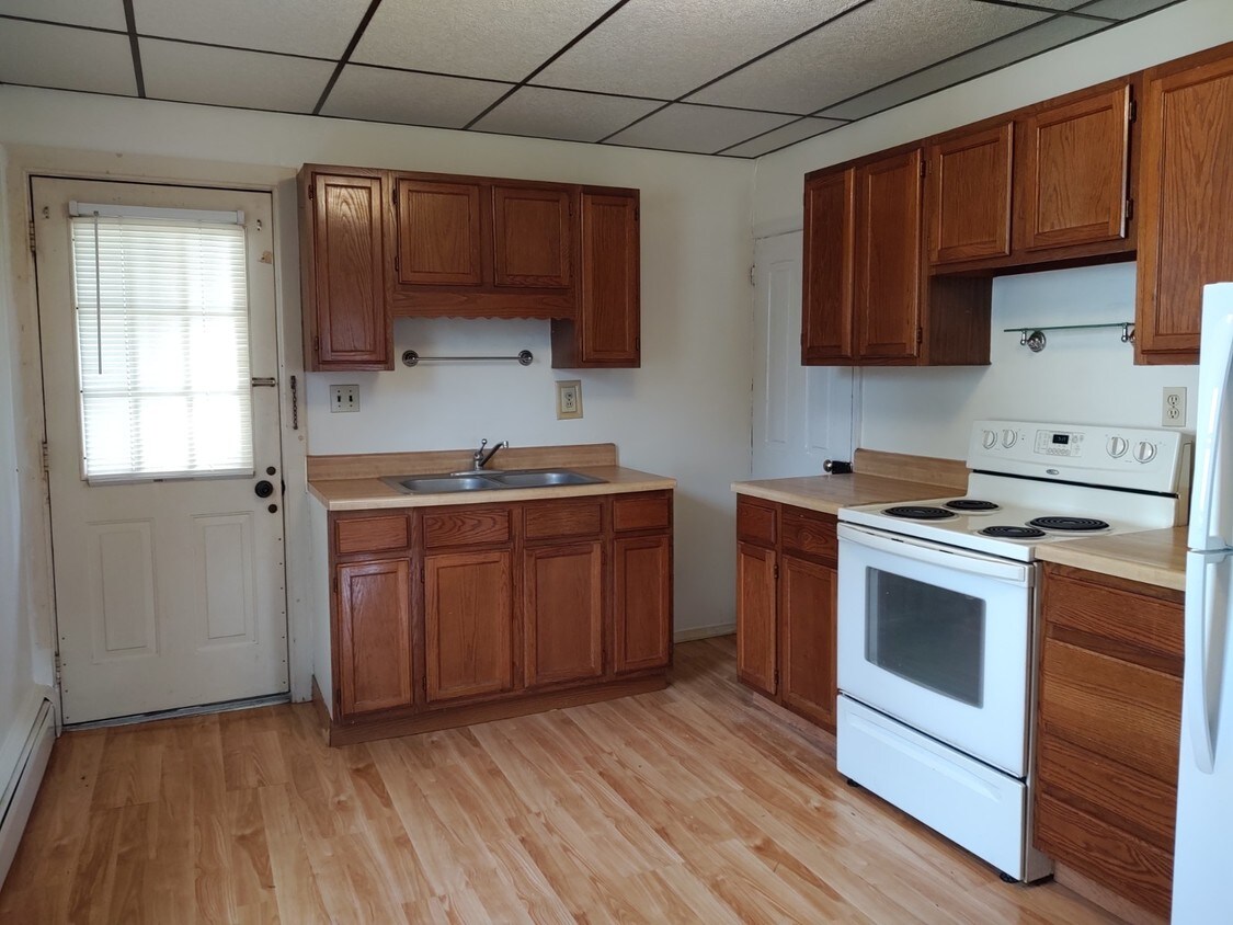 Kitchen - 13 Cameron Ave