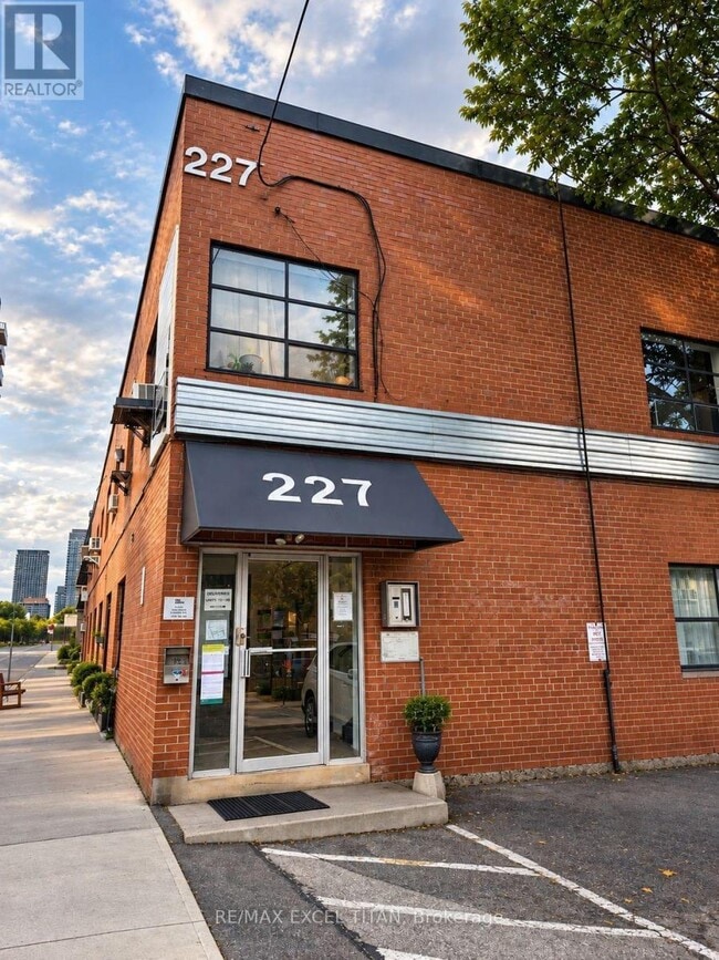 Building Photo - 227 Sterling Rd
