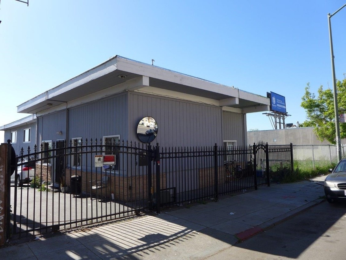 Primary Photo - 9819 MacArthur Blvd
