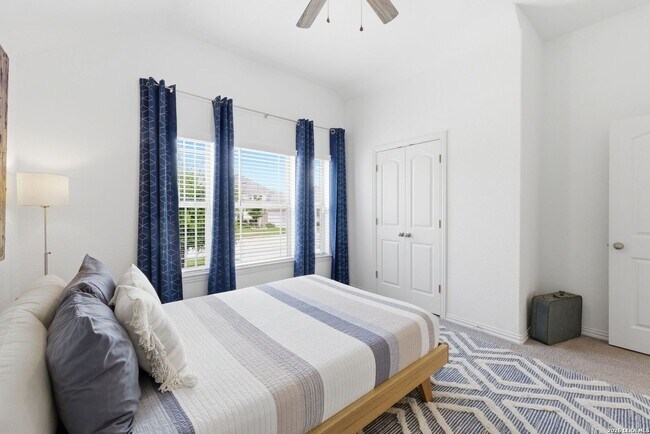 Foto del edificio - CHAMPION HEIGHTS - KENDALL COUNTY