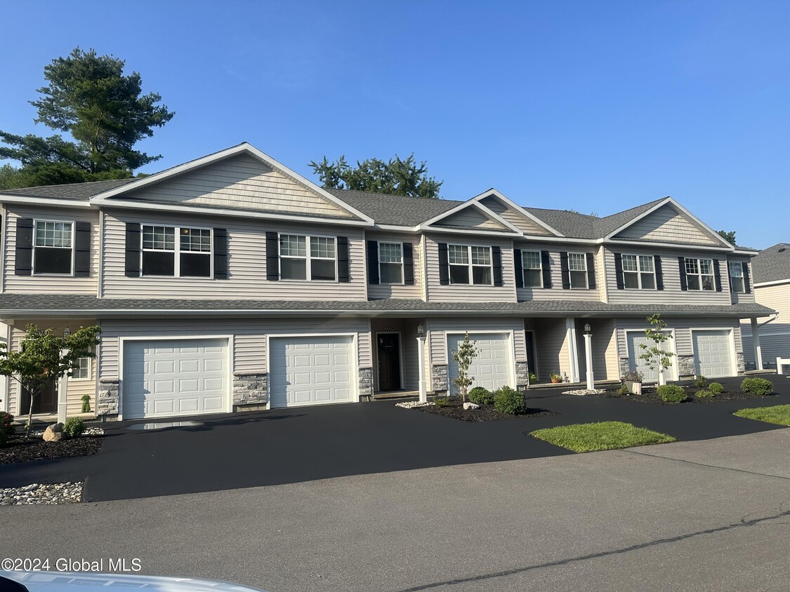 2009 Rdg Mnr Ct, Niskayuna, NY 12309 Townhome Rentals in Niskayuna NY