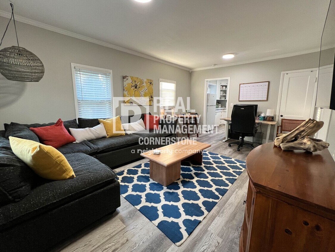 Foto principal - Cozy 2-Bedroom Near WMU & Downtown Kalamazoo!