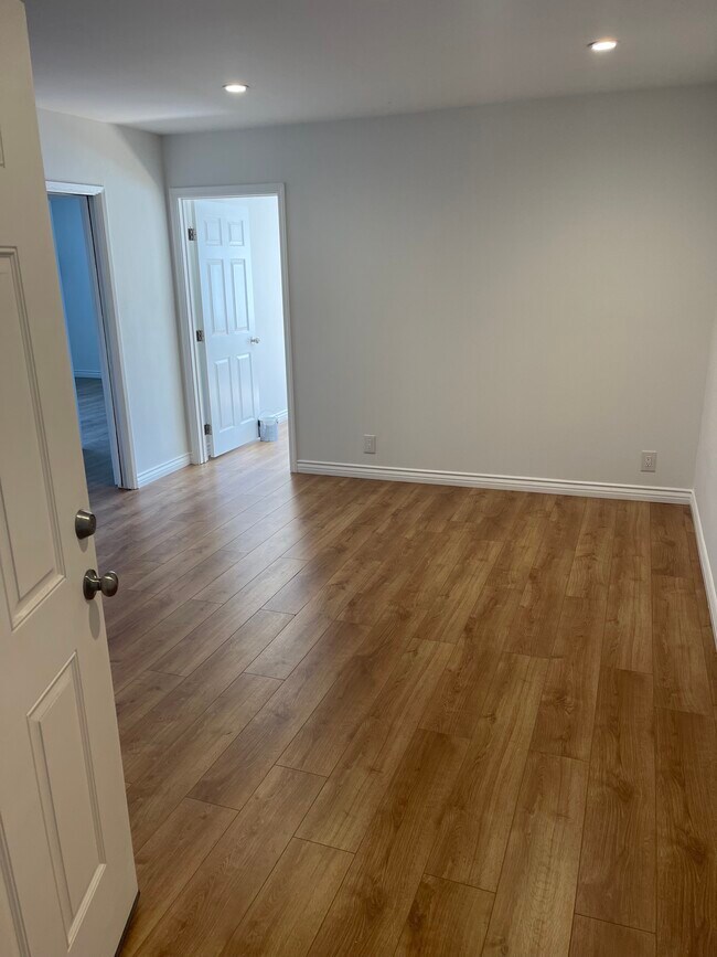 Building Photo - 4304 W 4th St