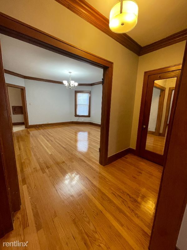 Building Photo - 2 br, 1 bath House - 5922 N Melvina Ave 1 ...