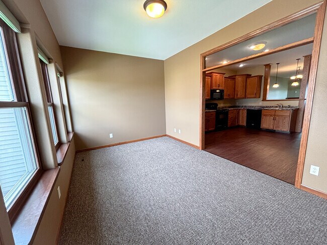 Foto del edificio - 958 Parkland Dr