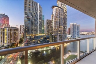 Building Photo - 485 Brickell Ave