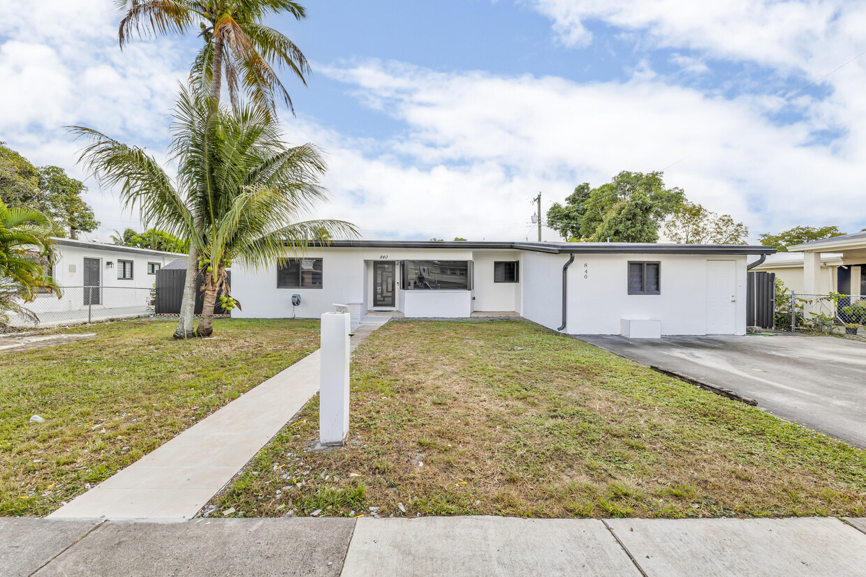 Foto principal - 840 NW 170th Terrace