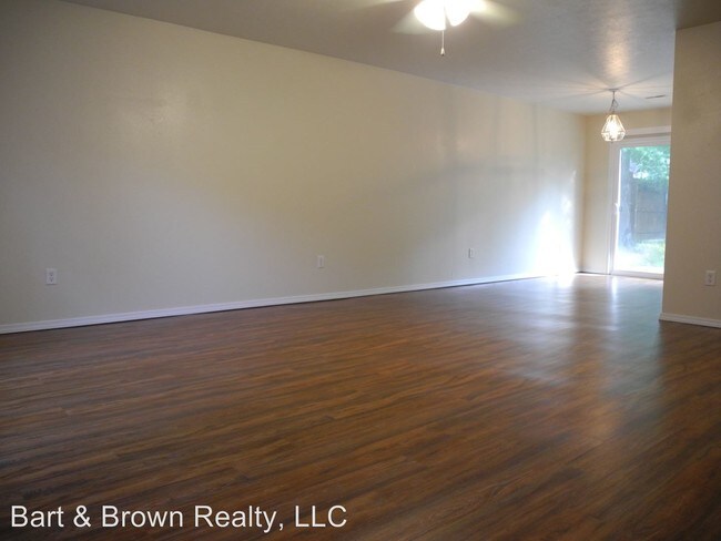 Building Photo - 3 br, 2 bath House - 1017 Hawthorn St