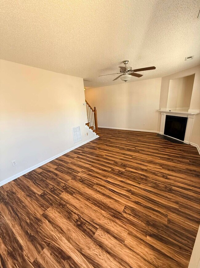 Foto del edificio - 1217 Cross Creek Cir