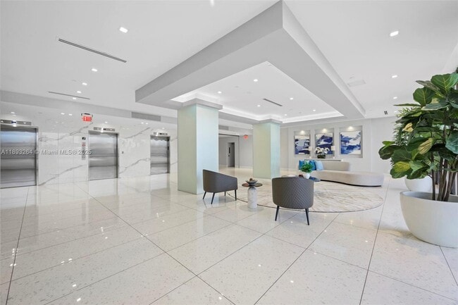 Building Photo - 20301 W Country Club Dr