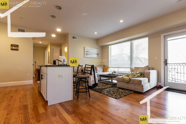 Building Photo - 9 Glencoe St