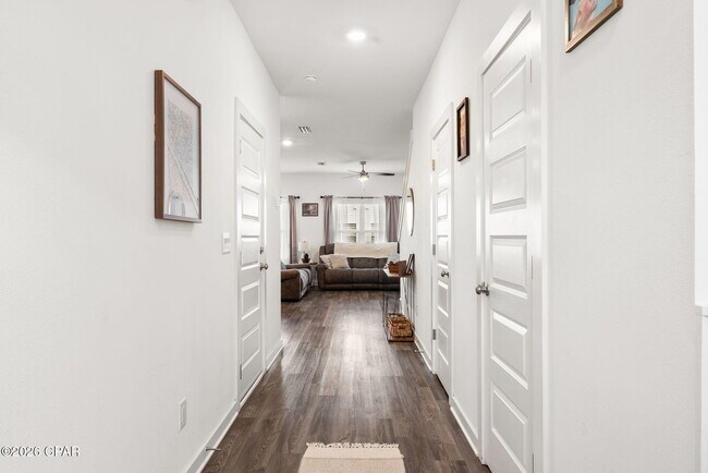 Foto del edificio - 5899 Tyndall Pl