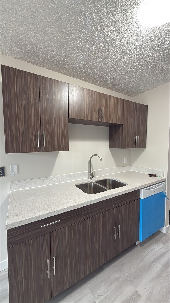 Photo du bâtiment - 9208-9106 Avenue NW