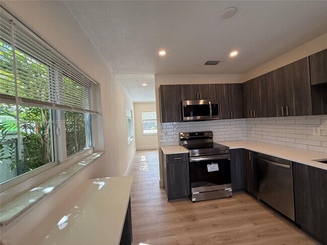 Foto del edificio - 1243 NW 25th St