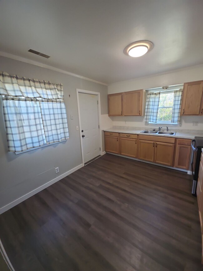 Foto del edificio - 117 Lynn Dr