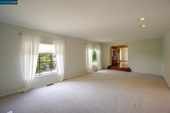 Building Photo - 3938 Los Arabis Dr