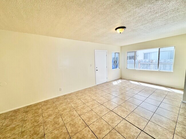 Foto del edificio - 2613 W Imperial Hwy