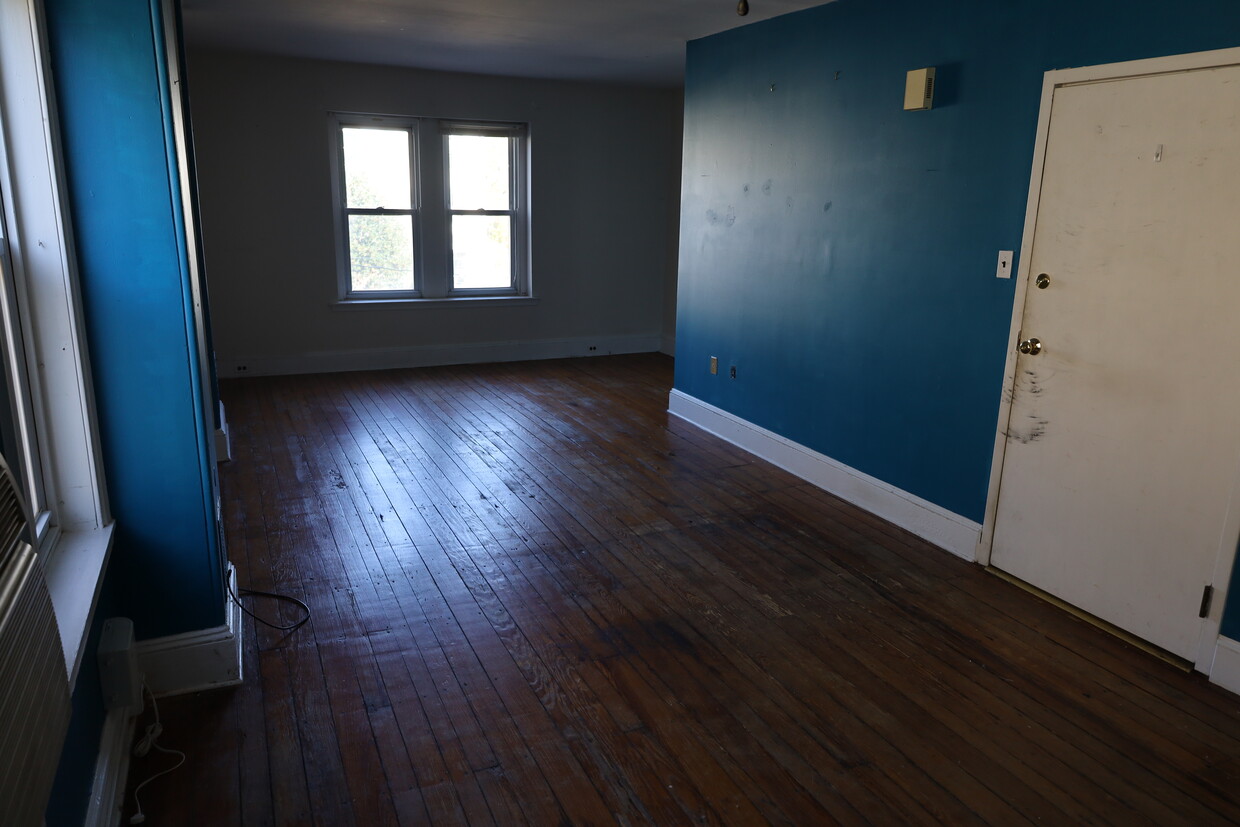 Primary Photo - 8114 Germantown Ave