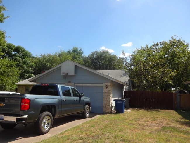 Building Photo - 901 Ken St