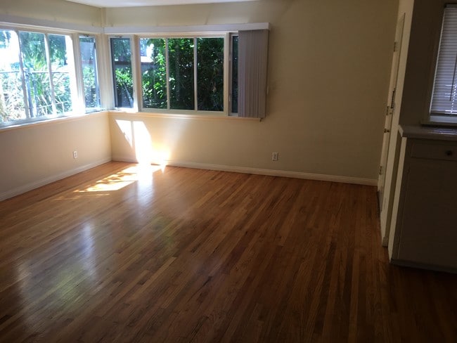 Building Photo - 16514 W Sunset Blvd