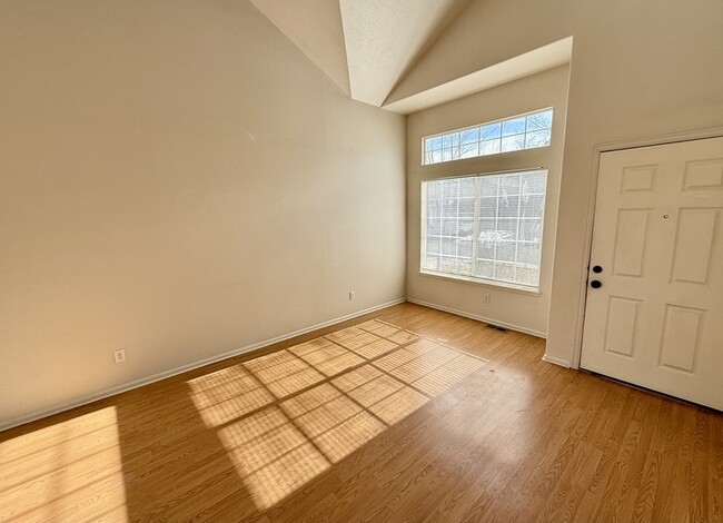 Foto del edificio - 9508 Cove Creek Dr