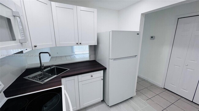 Foto del edificio - 801 NW 47th Ave
