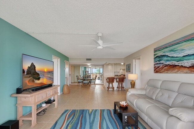Building Photo - For Annual Rent 2 Bedroom 2 Bath Updated Beach Condo