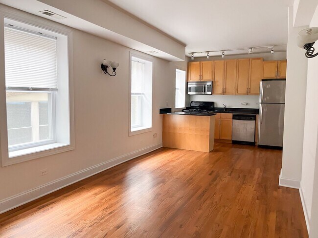 Foto del edificio - Uptown - 2 Bed / 2 Bath - Central Heat & AC